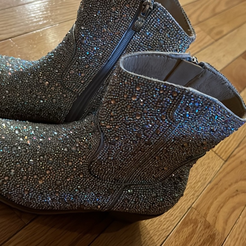 Badgley Mischka rhinestone Silver Ankle Boots size 4